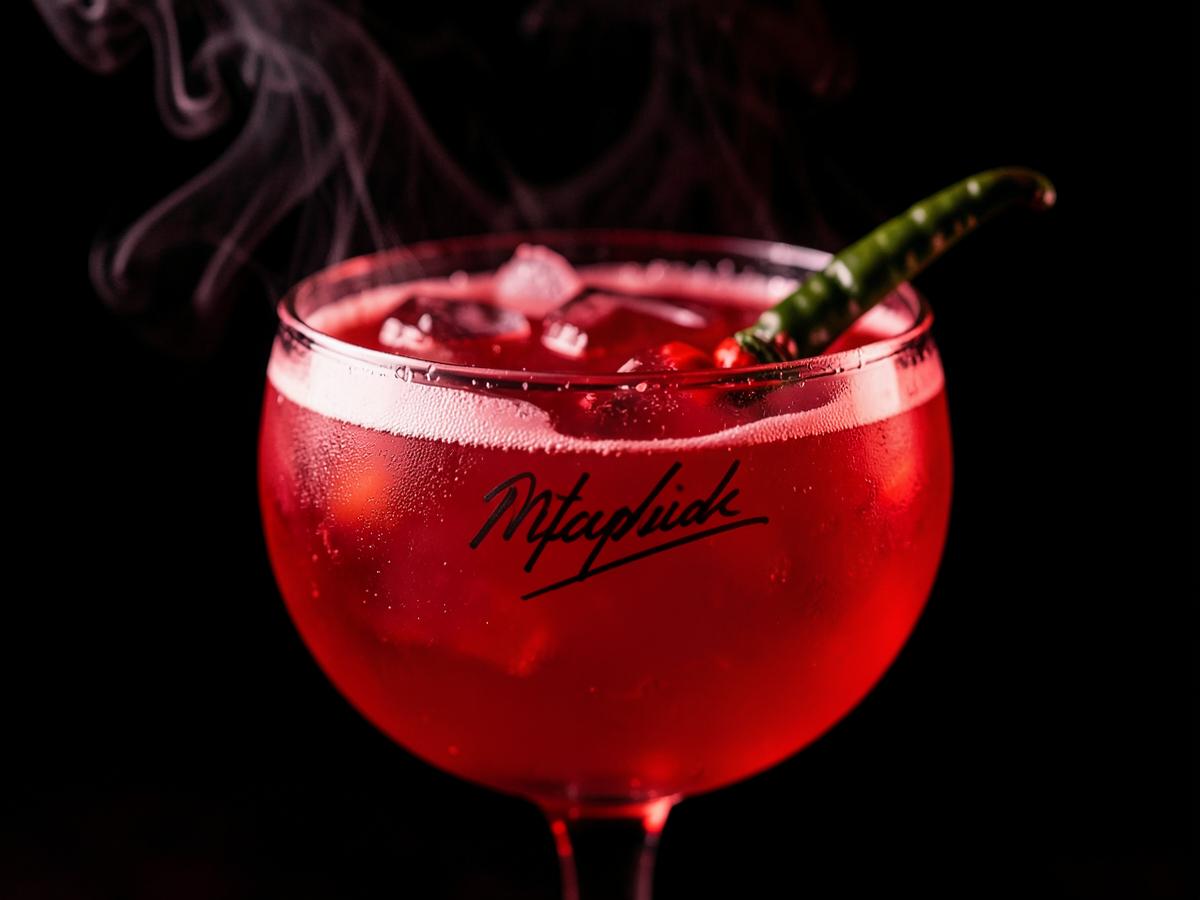 Drink autoral com pimenta e fumaça